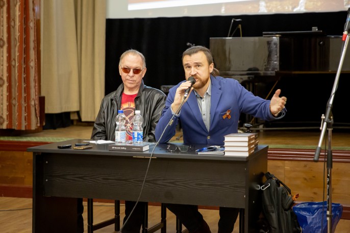 Сергей Сибирцев и Алексей Шорохов на вечере в ЦДЛ. 28 ноября 2022 года